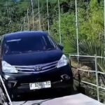 Viral Minibus Nekat Seberangi Jembatan Gantung di Cianjur, Gubernur Dedi Mulyadi Langsung Sentil Bupati!