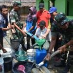 Kemarau Mulai Menekan Purwakarta, TNI Salurkan 11 Ribu Liter Air Bersih ke Tegalwaru