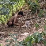 Viral, Remaja Makamkan Ibunya Seorang Diri dengan Peralatan Seadanya